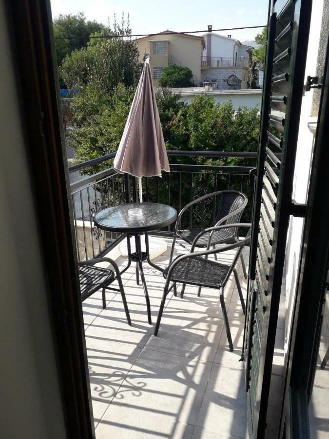 Apartmani Petrija Prcanj Exterior photo